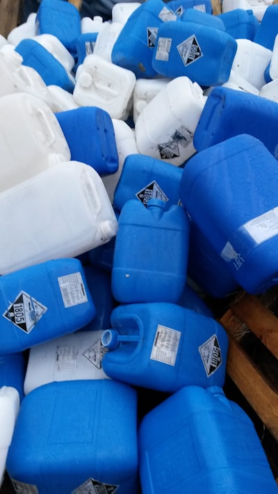 канистры для химических жидкостей